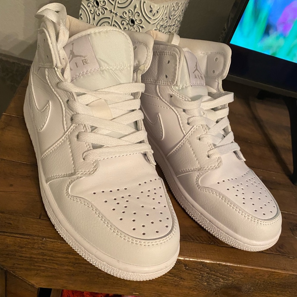 White Nike air Jordan’s